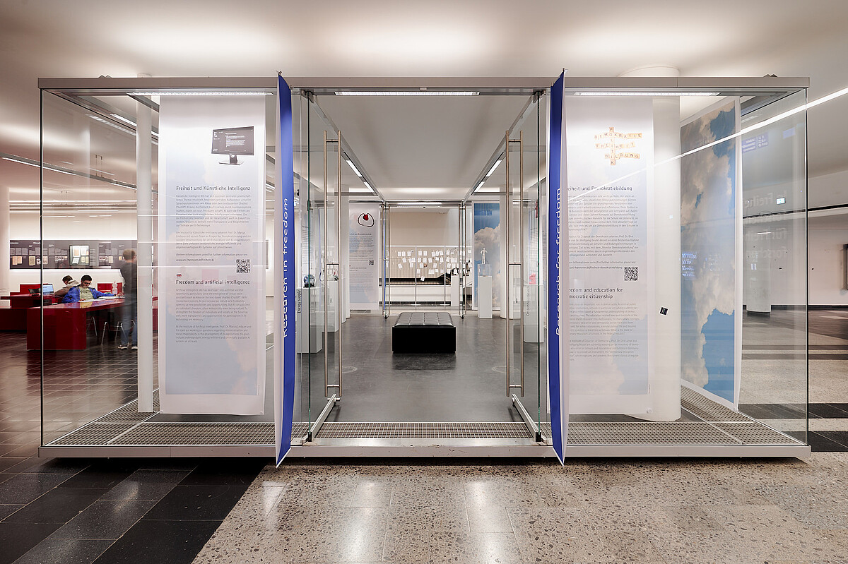 Einblick in den Leibniz Science Cube im Sockelgeschoss des LUH-Hauptgebäudes
