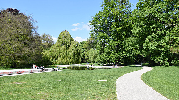 Welfengarten bei sonnigem Wetter